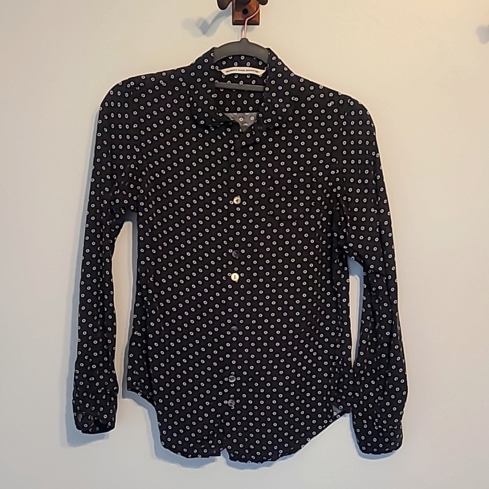 Circle pattern b/w button up